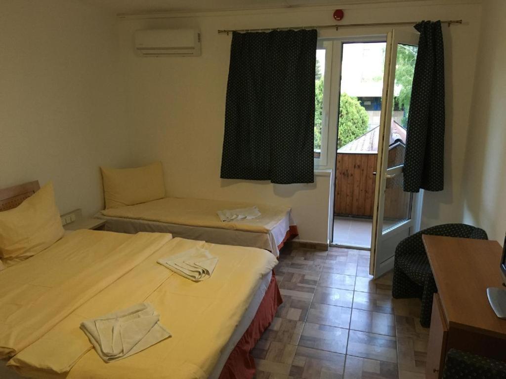 Fenyves Hotel 鲍洛通费尼韦什 外观 照片