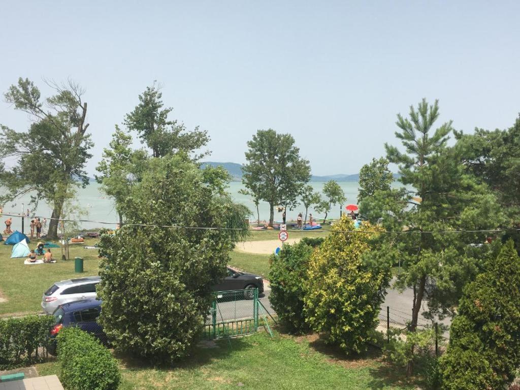 Fenyves Hotel 鲍洛通费尼韦什 外观 照片