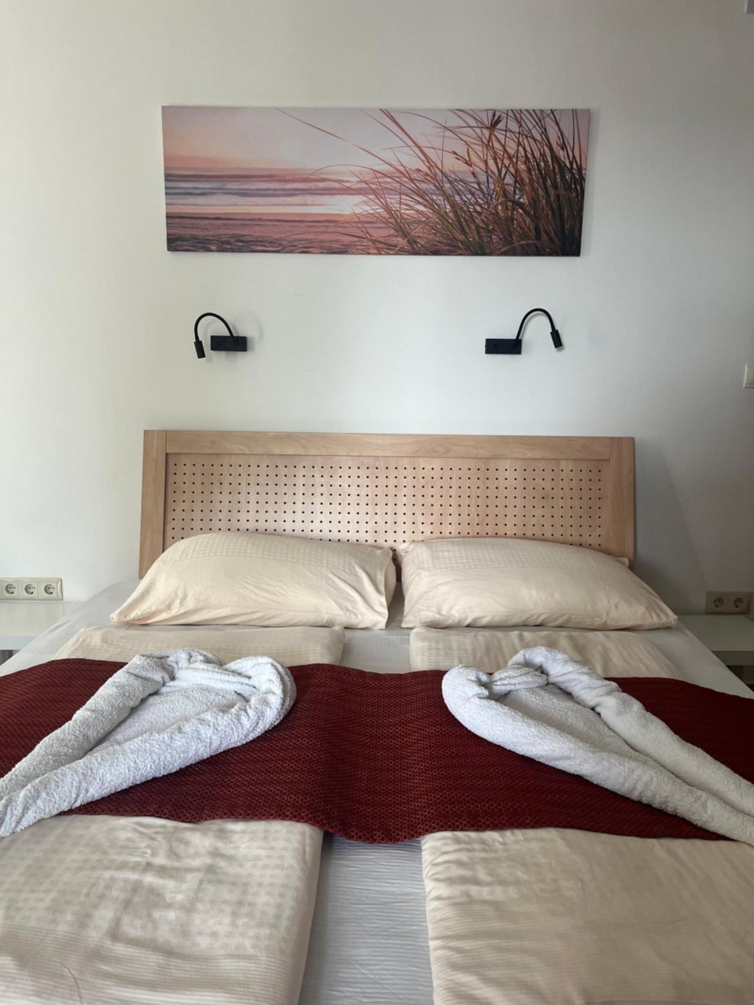Fenyves Hotel 鲍洛通费尼韦什 外观 照片