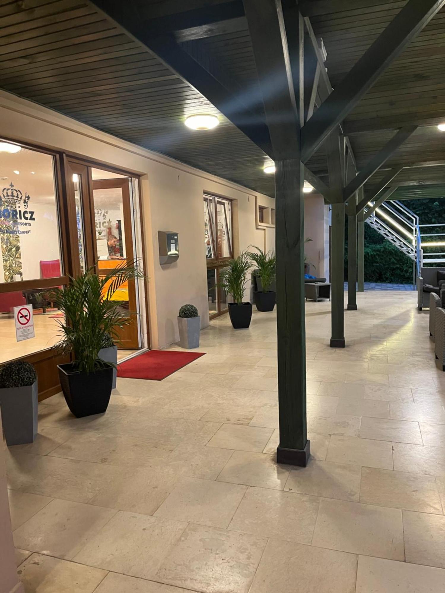 Fenyves Hotel 鲍洛通费尼韦什 外观 照片